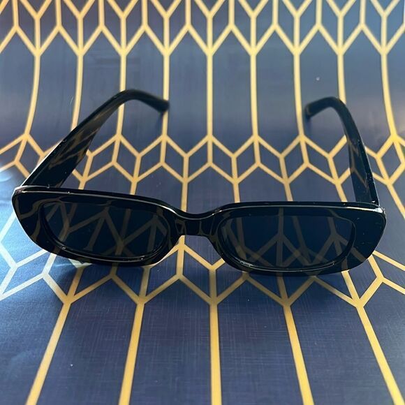 Accessories - Unbranded Sunglasses 